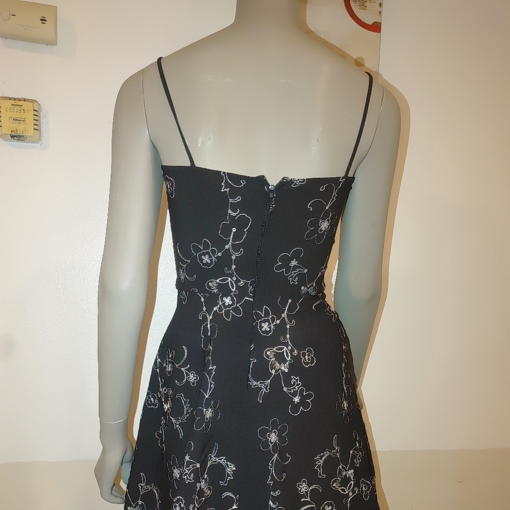STEPPIN OUT FLORAL VINTAGE DRESS - Picture 13 of 15